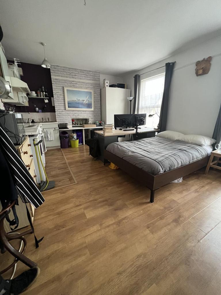 London, N22 6BG Studio £1,050 pcm (£242 pw)