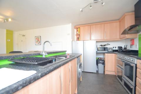 5 bedroom semi-detached house to rent, Norfolk Close, Worcester WR2