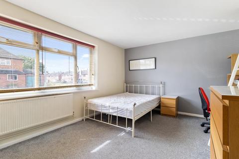 5 bedroom semi-detached house to rent, Norfolk Close, Worcester WR2