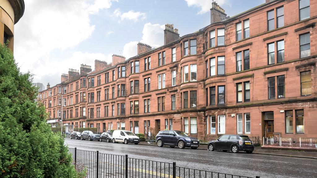 Highburgh Road, Flat 3/2, Hillhead... 2 bed flat £265,000