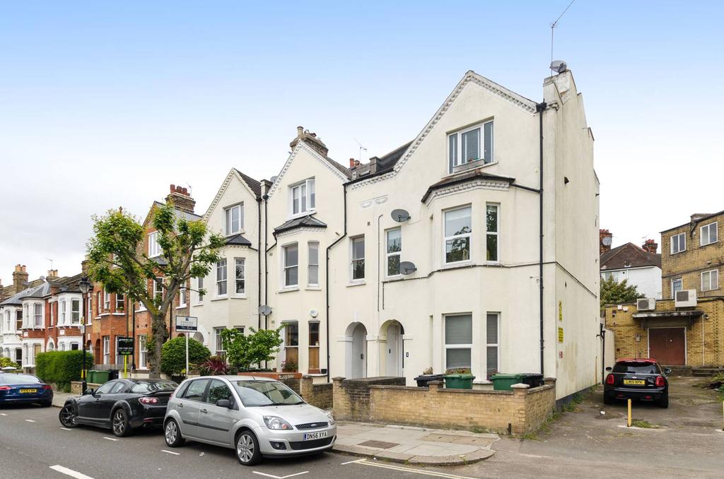 Ingham Road, West Hampstead, London, NW6 2 bed flat £2,384 pcm (£550 pw)