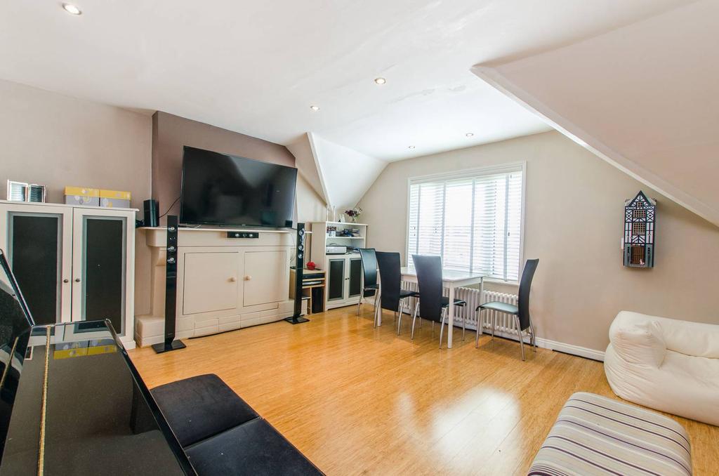 Ingham Road, West Hampstead, London, NW6 2 bed flat £2,384 pcm (£550 pw)