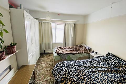 31 Clifford Road, Hounslow, TW4 7LS