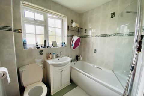 2 bedroom flat for sale - Copper Beeches, 6, Witham Road, ISLEWORTH, TW7 4AW