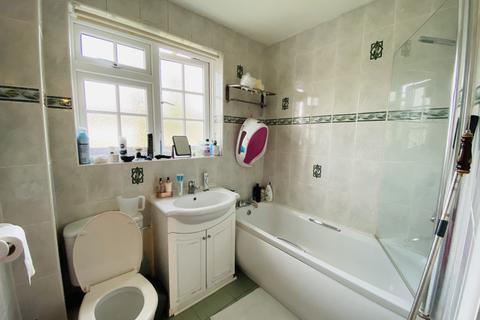 2 bedroom flat for sale, Copper Beeches, 6, Witham Road, ISLEWORTH, TW7 4AW