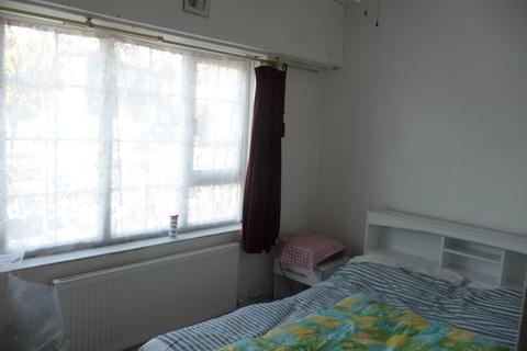 2 bedroom flat for sale, Great West Road, TW5