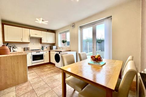 35 Lingfield Close, Netherton, Bootle, L30 1BB