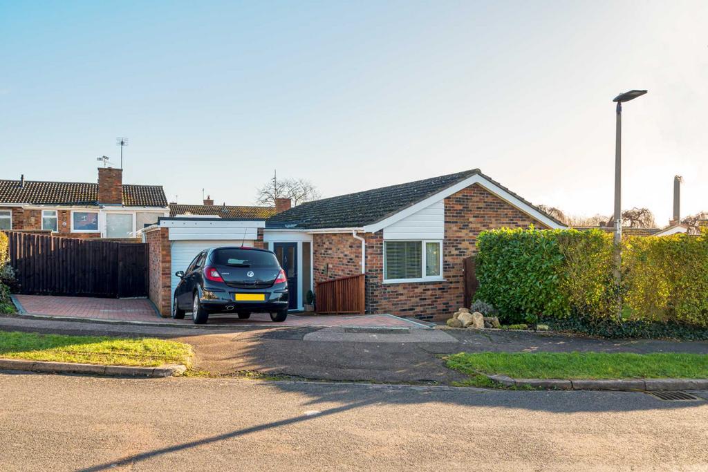 Neville Crescent, Bromham 3 bed detached bungalow for sale £379,000