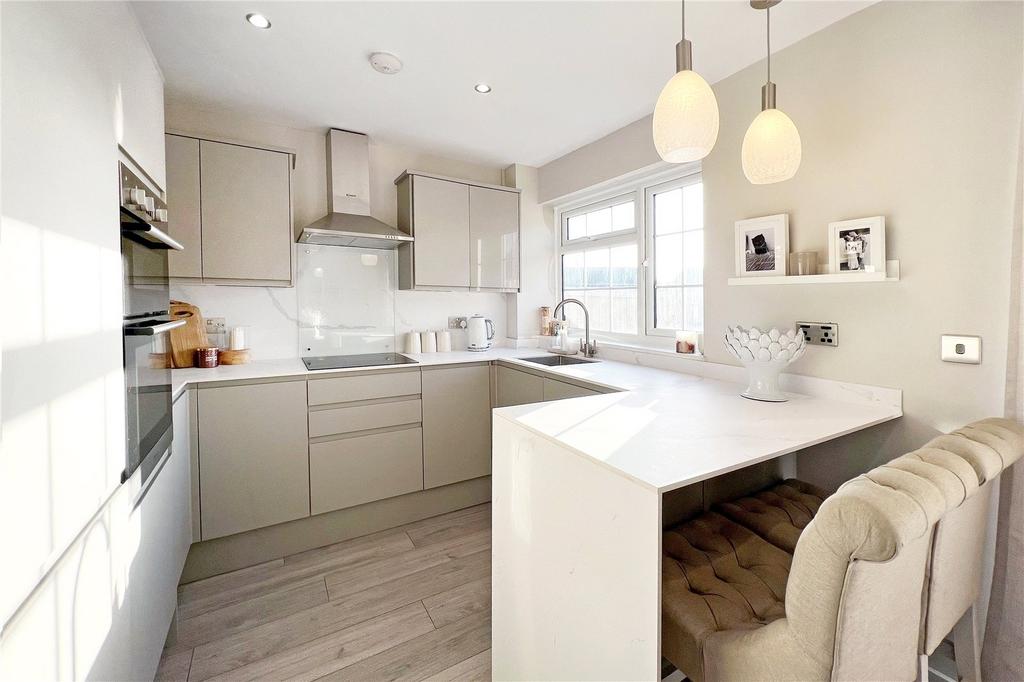 Merryfield Crescent, Angmering, West Sussex 3 bed end of terrace house