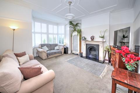 28 The Mall, London, N14 6LN