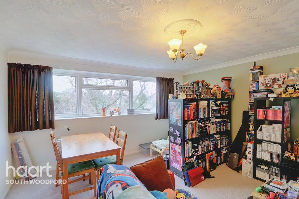Lynwood Close, South Woodford... 1 bed apartment £265,000