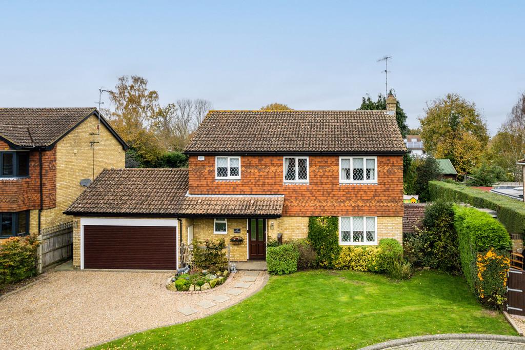 Ash Close, Lingfield 4 bed detached house for sale £785,000