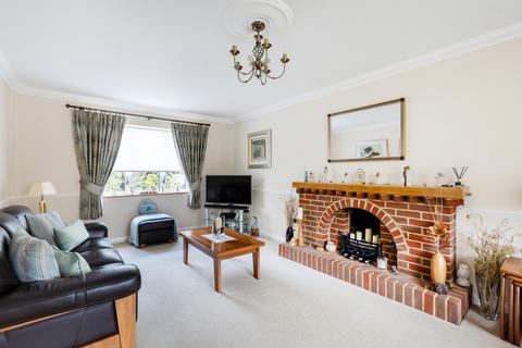 17 Ash Close, Lingfield, RH7 6HQ