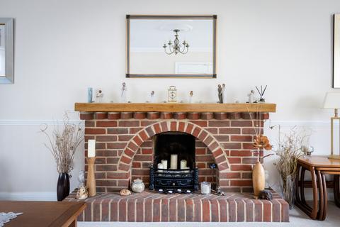 17 Ash Close, Lingfield, RH7 6HQ