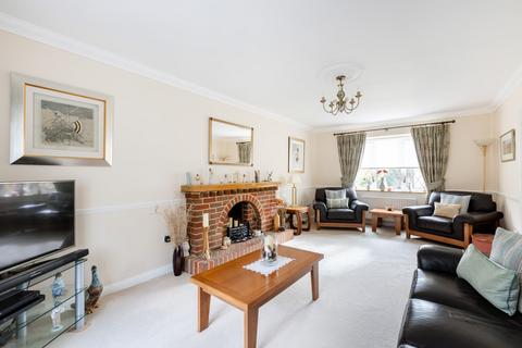 17 Ash Close, Lingfield, RH7 6HQ