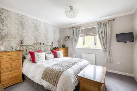 17 Ash Close, Lingfield, RH7 6HQ