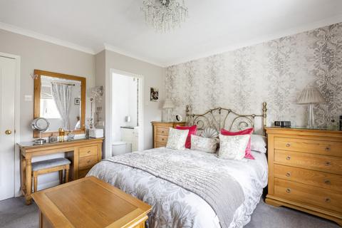 17 Ash Close, Lingfield, RH7 6HQ
