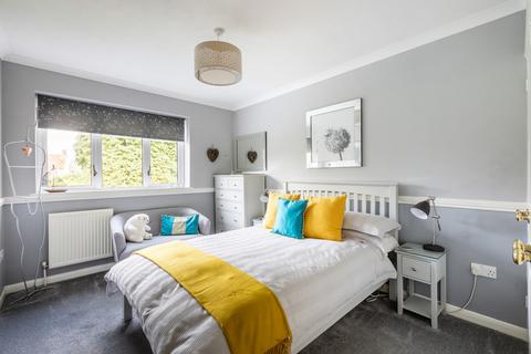 17 Ash Close, Lingfield, RH7 6HQ