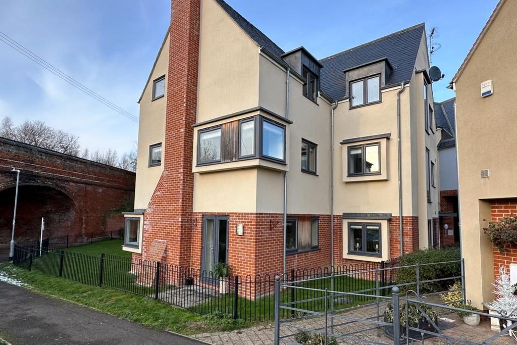 Old Station Close, Lavenham 2 bed apartment for sale £280,000
