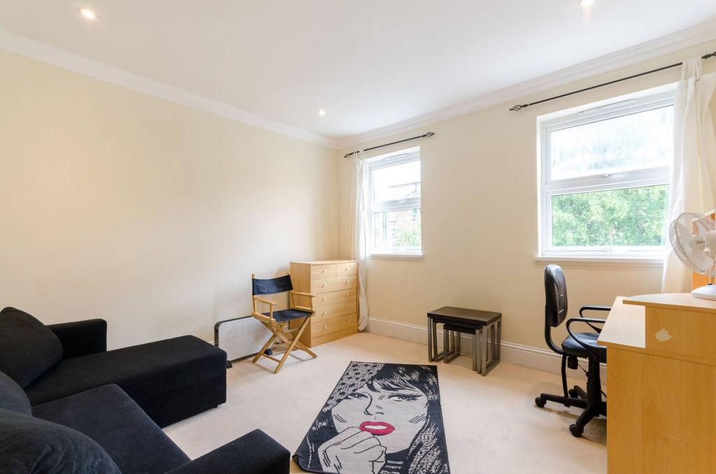 Farnham Road, Guildford, GU2 2 bed flat £1,600 pcm (£369 pw)