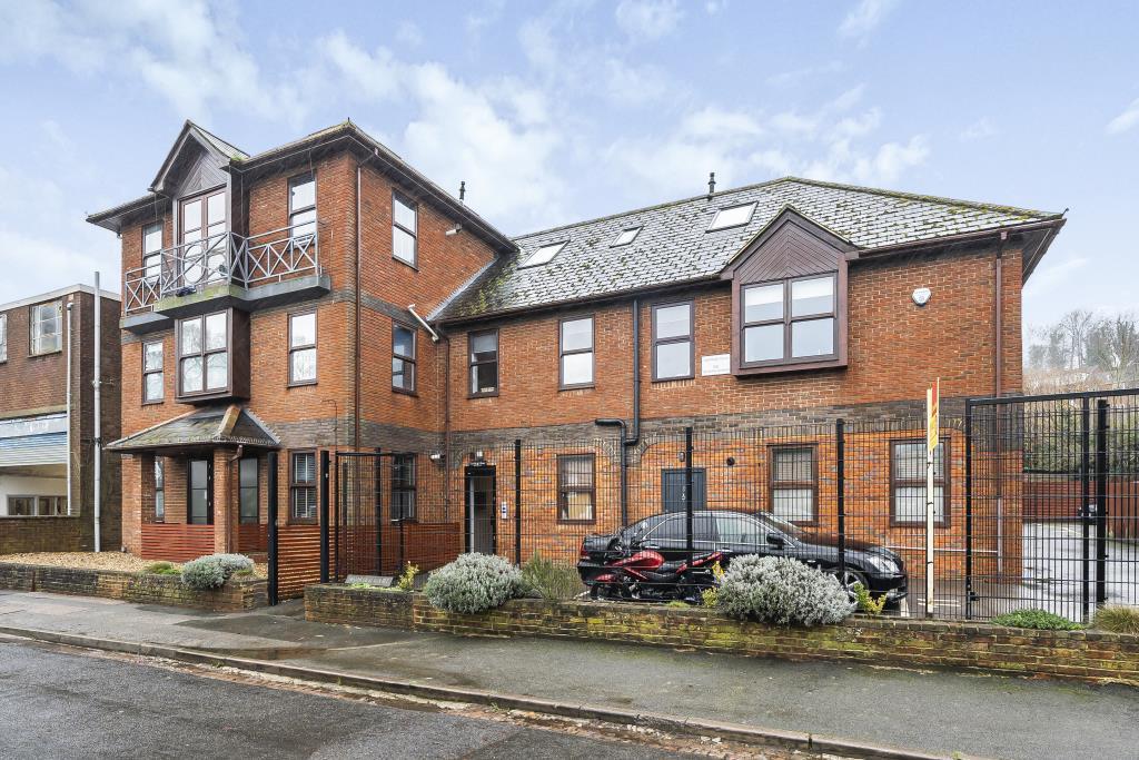 Chesham, Buckinghamshire, HP5 2 bed flat for sale £290,000