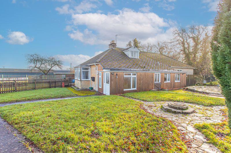 The Oaks, Rode Hill, Colerne 3 bed detached bungalow £600,000