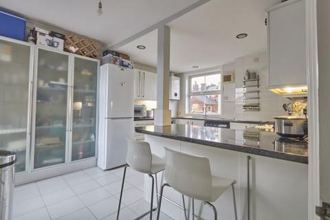 24c Blackall Road, Exeter, EX4 4HE