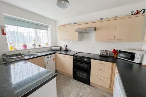 3 bedroom terraced house for sale, Brabham Crescent, Streetly, Sutton Coldfield, B74 2BN