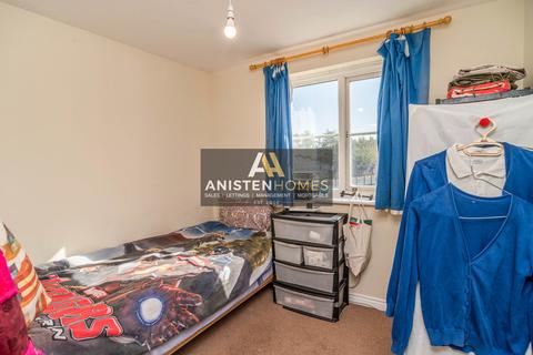 2 bedroom flat for sale, Garner Court, Dunlop Road, Tilbury