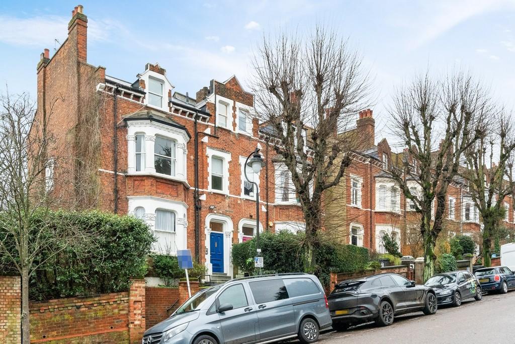 Cromwell Avenue, Highgate N6 3 bed apartment £1,000,000