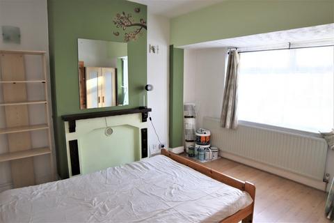 16 Stokes Road, London, E6 3SB