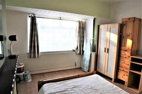 16 Stokes Road, London, E6 3SB