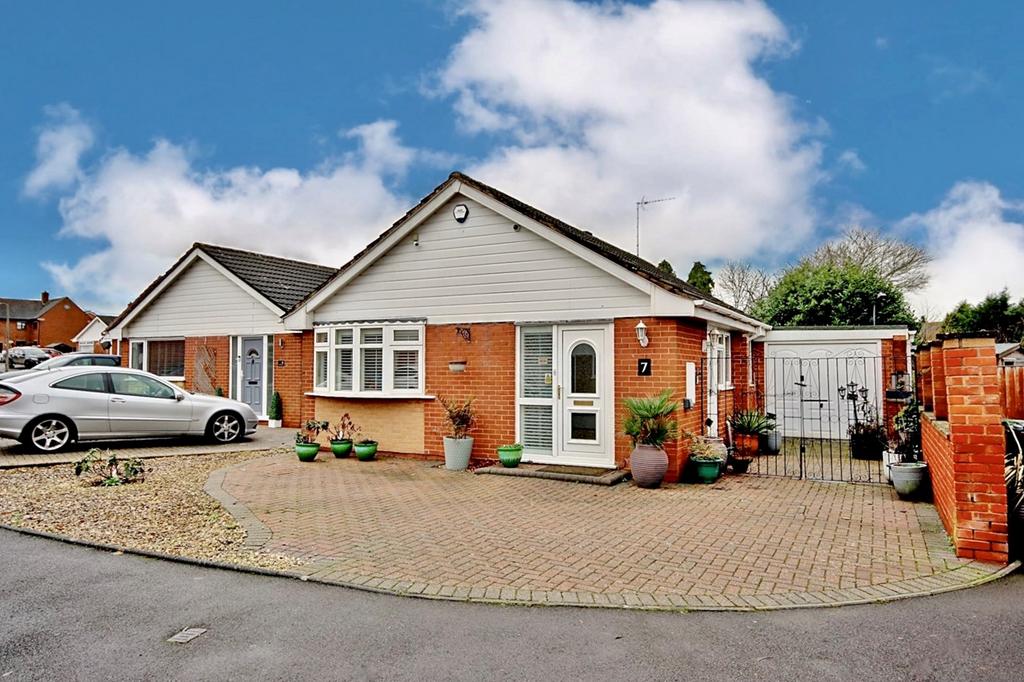 Yew Tree Lane, Fernhill Heath, Worcester, WR3 2 bed detached bungalow