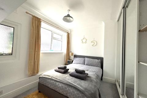 2 bedroom flat to rent - Grimston Avenue, Folkestone