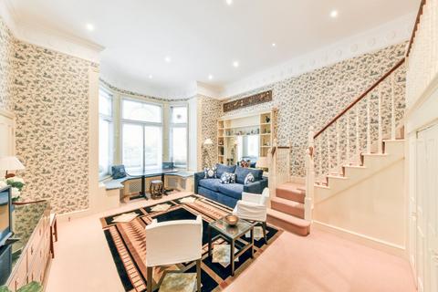 1 bedroom flat for sale, Onslow Gardens, London