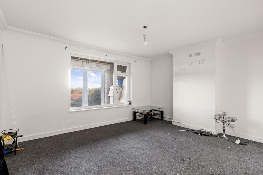 Durban Crescent, Dover, CT16 2 bed semidetached house £230,000