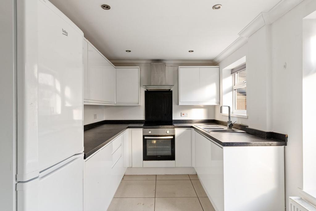 Durban Crescent, Dover, CT16 2 bed semidetached house £230,000