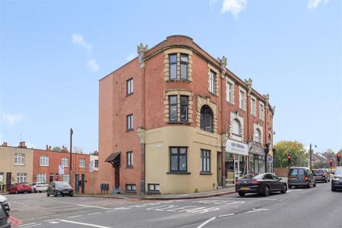 4a The Parade, Carshalton, SM5 3RL