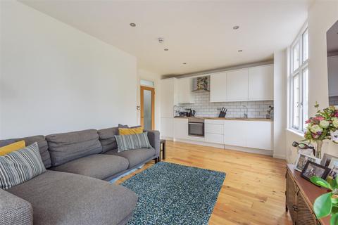 4a The Parade, Carshalton, SM5 3RL