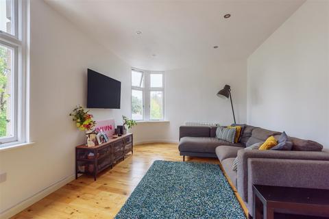 4a The Parade, Carshalton, SM5 3RL