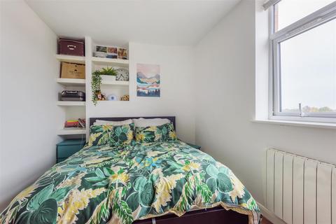 4a The Parade, Carshalton, SM5 3RL