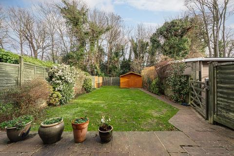 1d Chipstead Way, Woodmansterne, Banstead, SM7 3JH