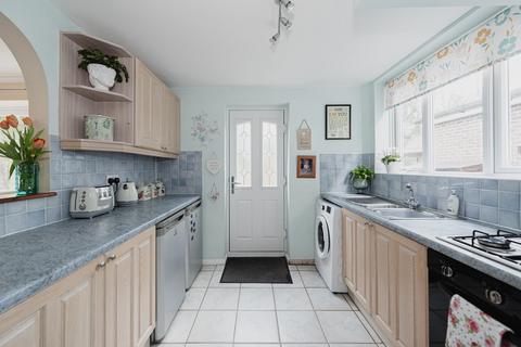 1d Chipstead Way, Woodmansterne, Banstead, SM7 3JH