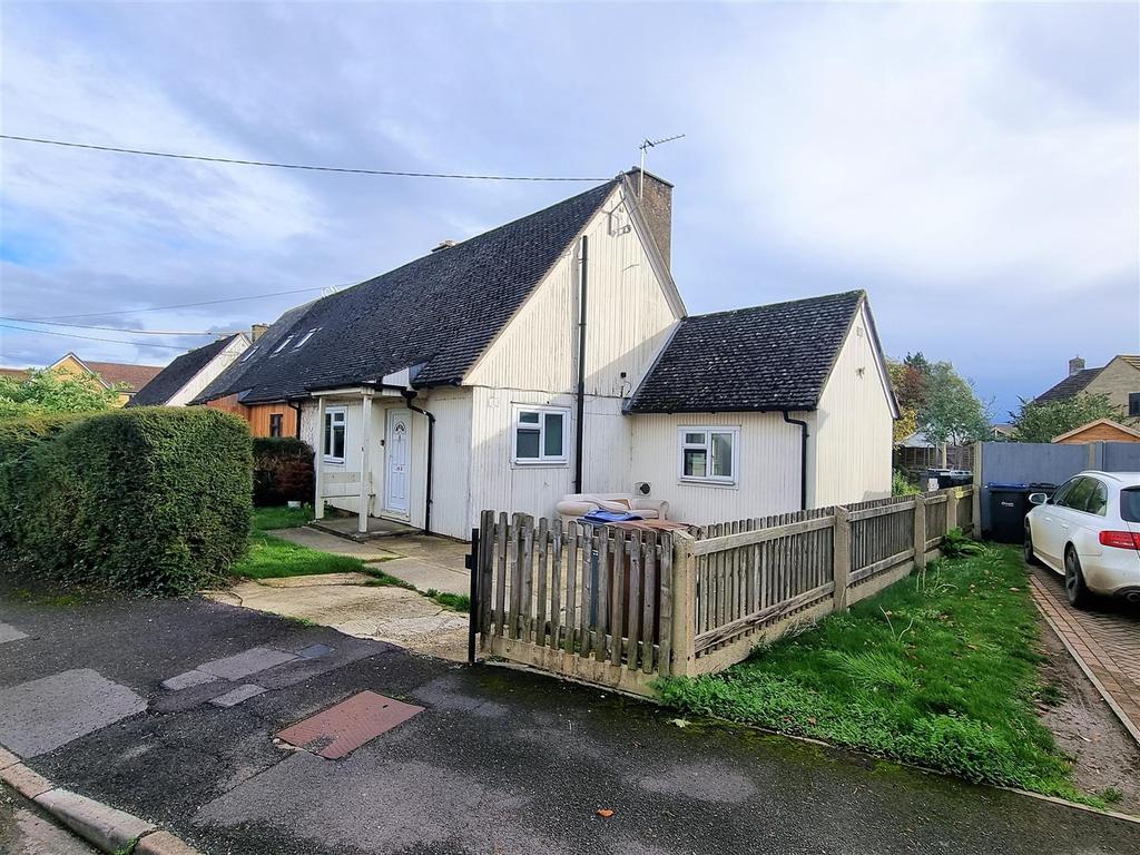 Easton Square, Sherston, Malmesbury 3 bed semidetached house £140,000