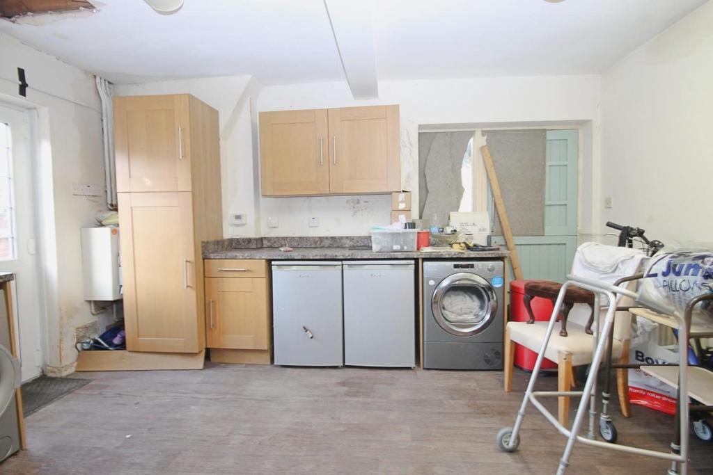 Kitchen 4.JPG