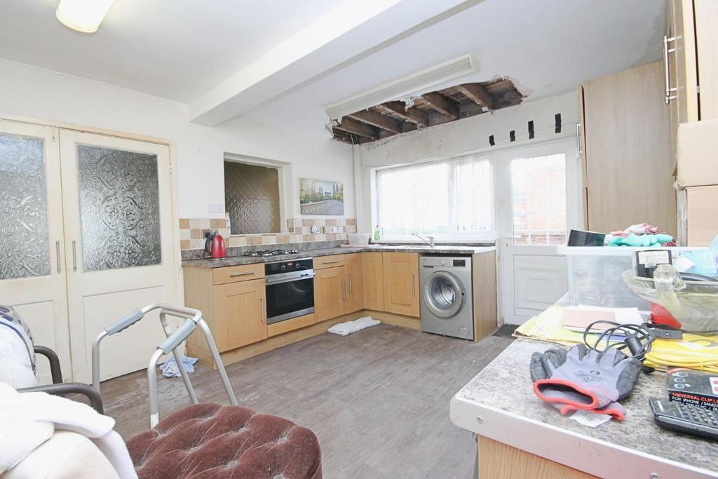 Kitchen 1.JPG