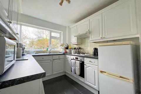 11, Carlton Court Eastbury Road, Watford, WD19 4QA