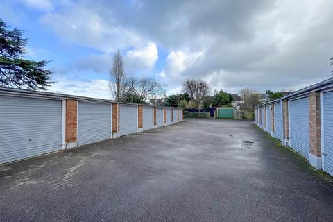 11, Carlton Court Eastbury Road, Watford, WD19 4QA