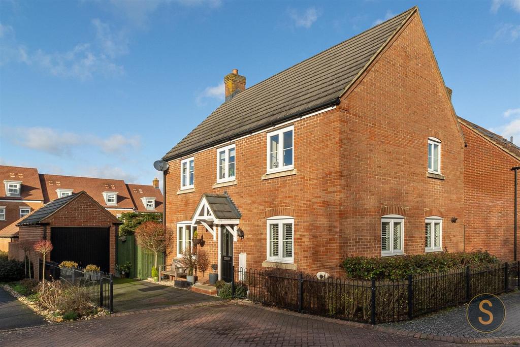 Corncrake Grove, Hemel Hempstead 4 bed detached house £600,000