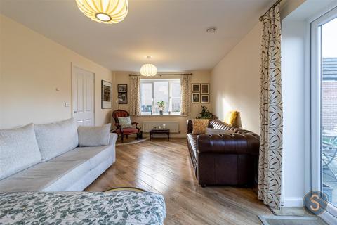 6 Corncrake Grove, Hemel Hempstead, HP3 0GA
